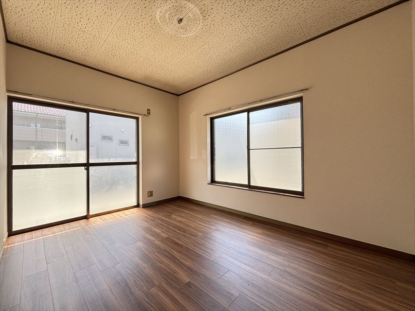 プチメゾンの洋室|落ち着いた色調の洋室です