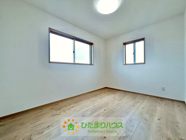 ワイウッドコート羽生市砂山第1期　新築一戸建て　05の洋室