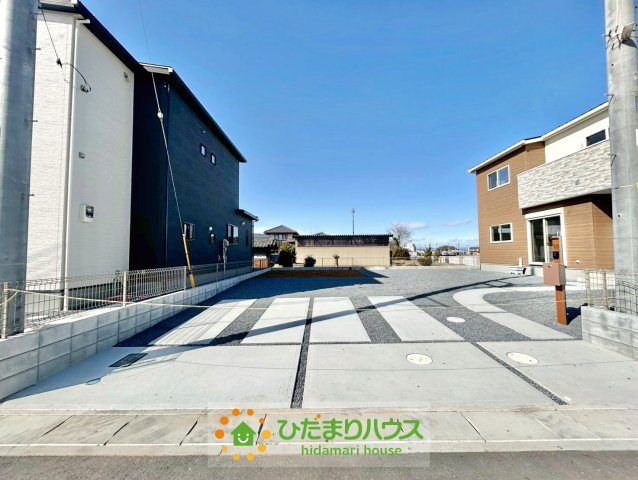 ワイウッドコート羽生市砂山第1期　新築一戸建て　05の駐車場