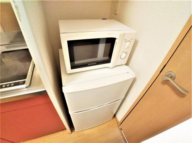 レオパレスアストライアのその他|レンジと冷蔵庫