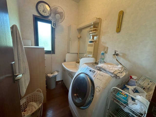 鴨川市江見青木　中古戸建の独立洗面台