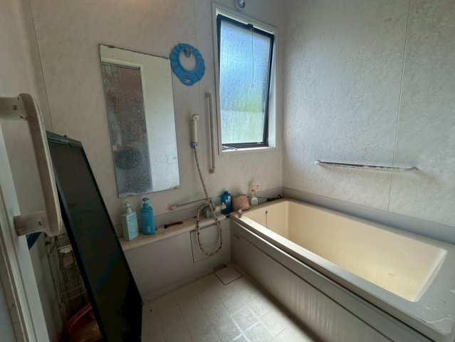 鴨川市江見青木　中古戸建の浴室