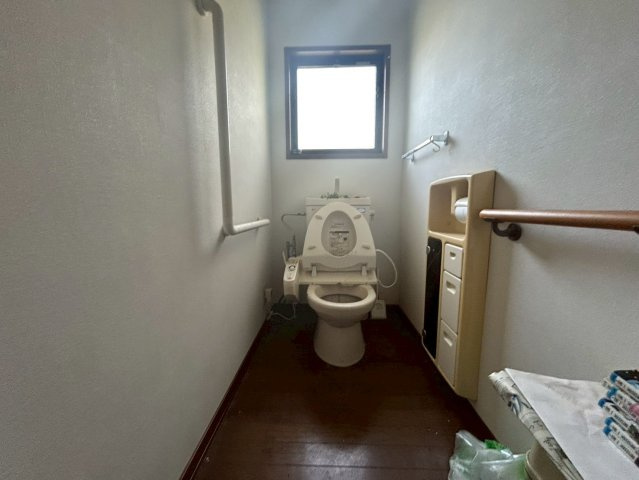 鴨川市江見青木　中古戸建のトイレ