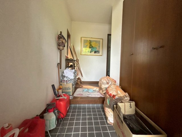 鴨川市江見青木　中古戸建の玄関
