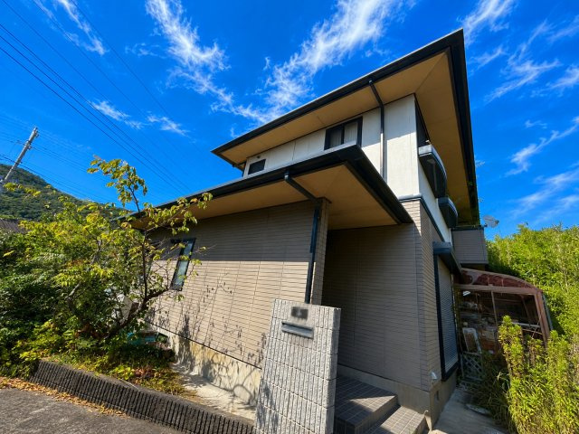 鴨川市江見青木　中古戸建の外観|※画像の一部はAIを用いて加工・編集しています。実際の状況と異なる場合がありますので、ご了承下さい。