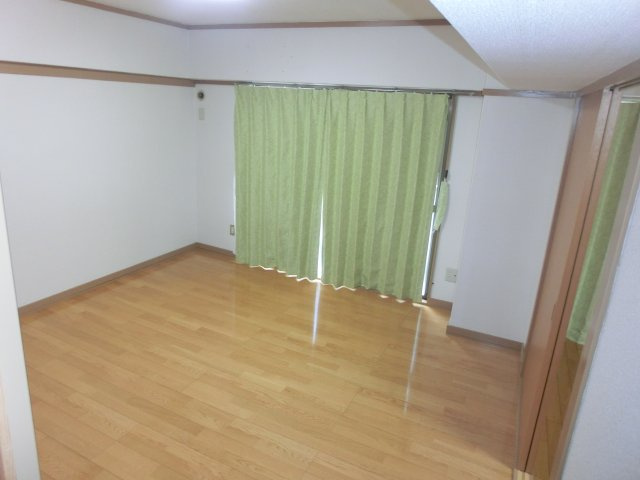 西田産業第6ビルの洋室