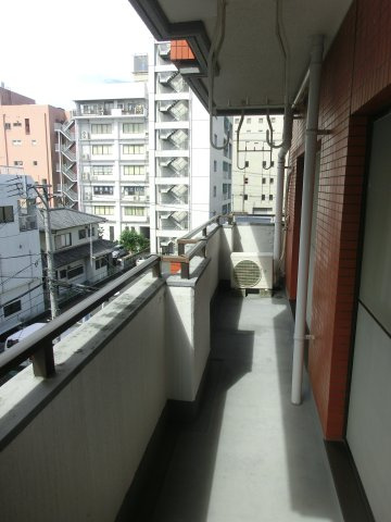 西田産業第6ビルのバルコニー