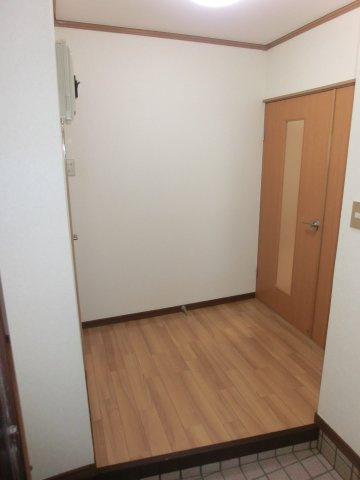 西田産業第6ビルの玄関