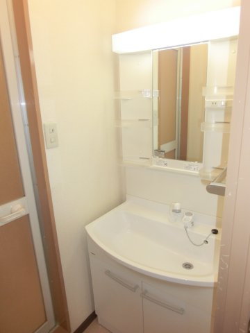 西田産業第6ビルの独立洗面台