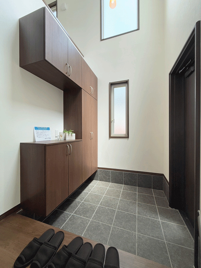 青葉区南吉成1丁目　積水ハウス施工バルコニー付き住宅の玄関