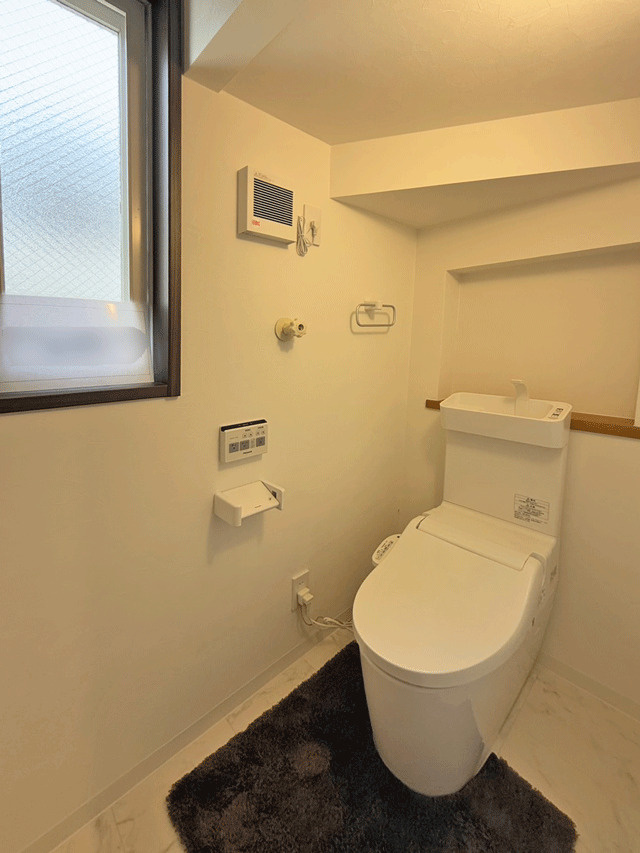 青葉区南吉成1丁目　積水ハウス施工バルコニー付き住宅のトイレ