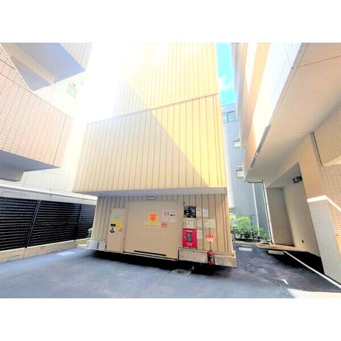 アパートメンツ江坂の駐車場