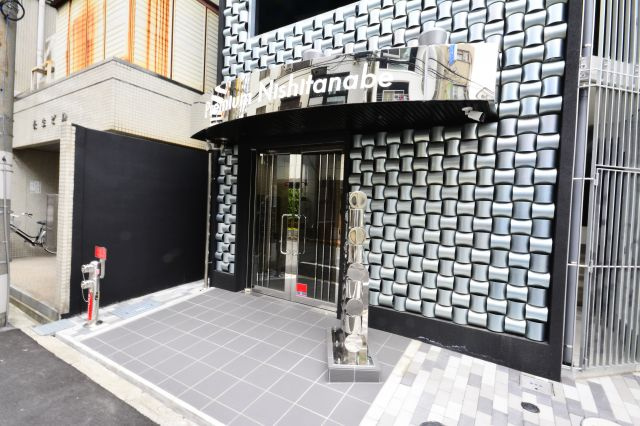 プレミアム西田辺のエントランス