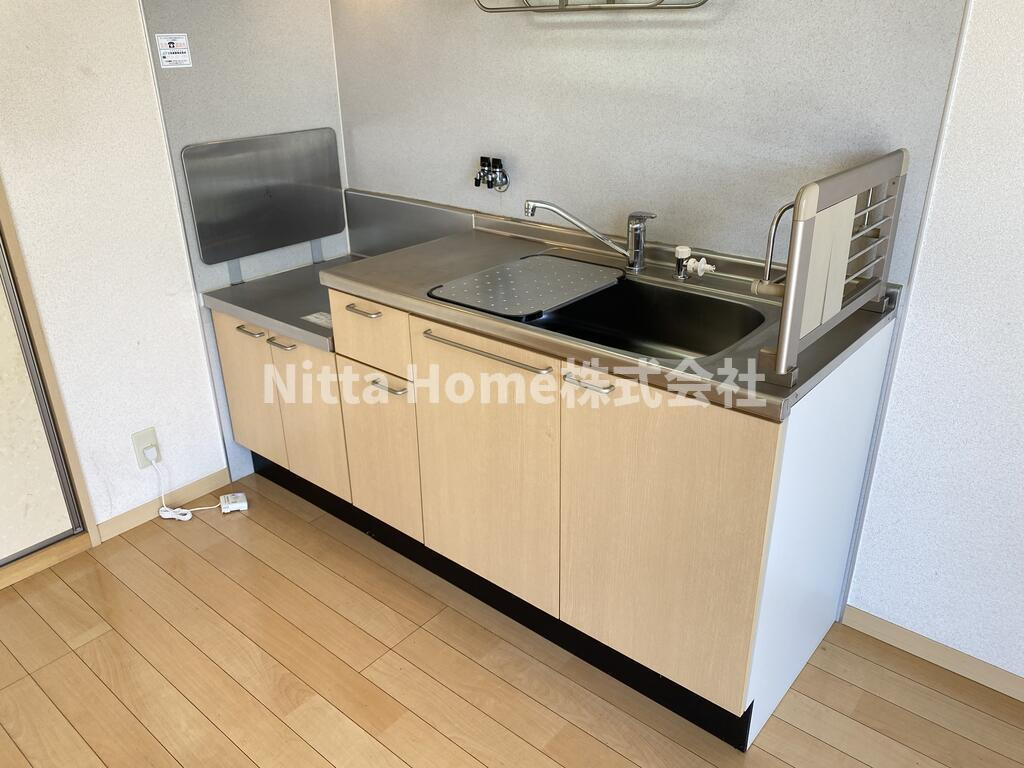 ディアコートDのキッチン|オープンキッチンで広々です(^^♪