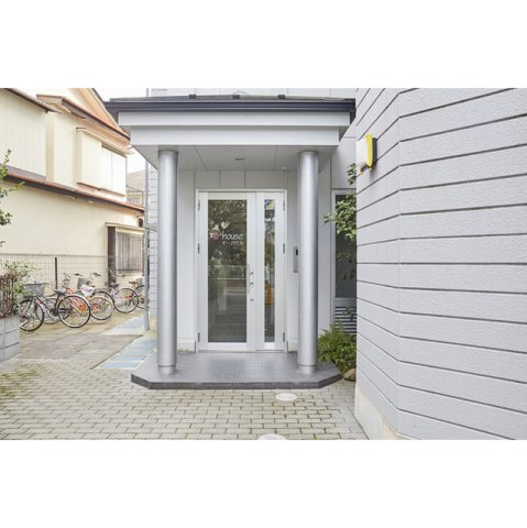 中野区江原町３丁目のアパートのエントランス