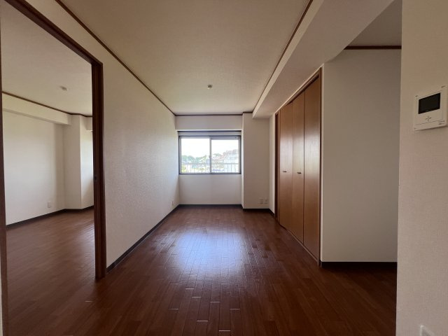 多聞台パークシャトーの居間・リビング