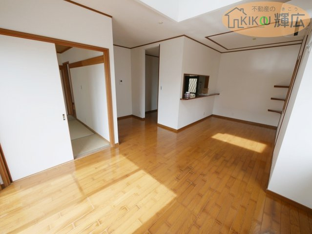 【居間・リビング】 | 高砂市荒井町新浜2丁目　中古戸建