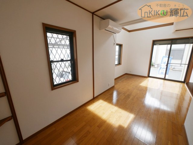 【居間・リビング】 | 高砂市荒井町新浜2丁目　中古戸建