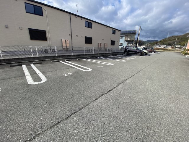 ブリランテ　トレの駐車場