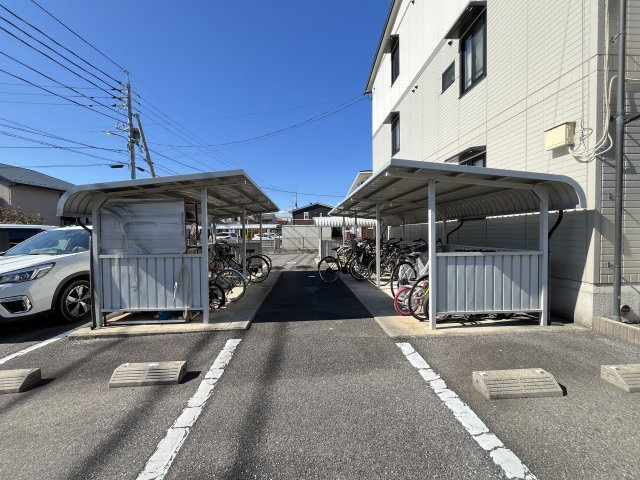 リビングタウン弓ヶ浜B棟の駐車場