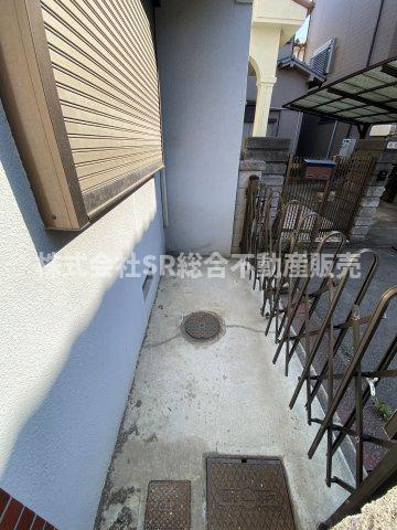 三島1丁目　中古戸建のその他共用部分|駐輪スペースにはアコーディオンタイプの門があり、大切な自転車も安心してお停め頂けます。
