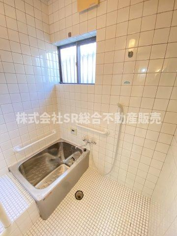 三島1丁目　中古戸建の浴室|お風呂には窓もあり、換気がバッチリとできます☆