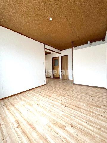 向の芝マンションの居間・リビング