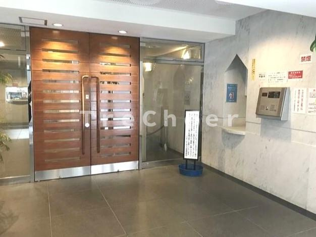 コスモシティ市ヶ谷のエントランス