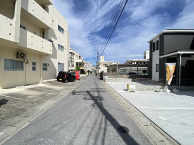 【前面道路含む現地写真】 | 与那原町与那原（全3棟）ラストC号棟 | ※北側公道4.8m♪