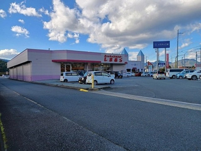 【周辺】 | プティ　フォレスタ柏原Ⅱ | しまむら氷上店まで300m