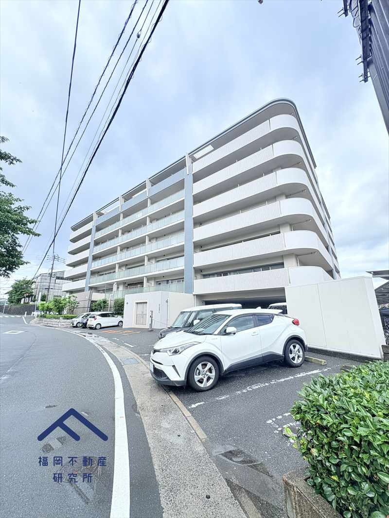 アンピール空港駅前の外観