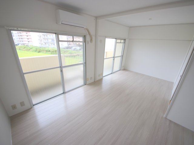 コーポ南生駒の洋室