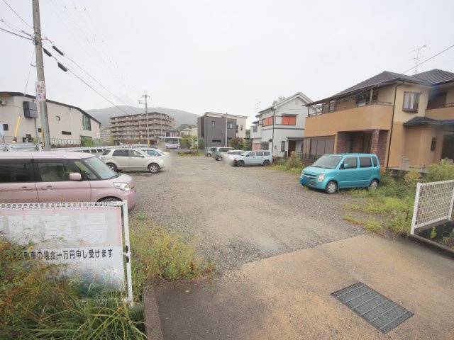 コーポ南生駒の駐車場
