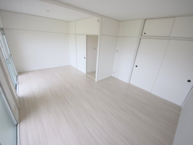 コーポ南生駒の洋室