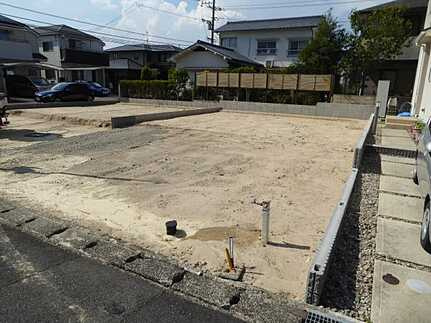 広島市安佐北区口田南４丁目　新築一戸建て(全2棟)の前面道路含む現地写真