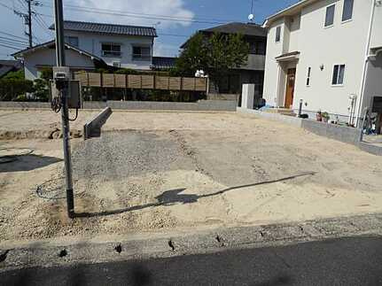 広島市安佐北区口田南４丁目　新築一戸建て(全2棟)の前面道路含む現地写真