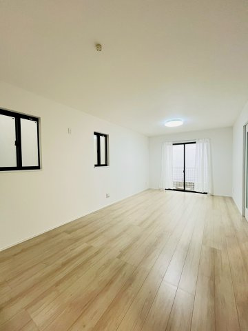 鶴見区中茶屋1丁目新築戸建B号地の居間・リビング|LDK（約15.75帖）：明るい色味のフローリングが美しいお部屋です。