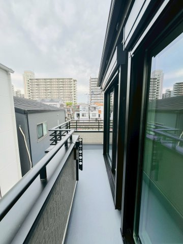 鶴見区中茶屋1丁目新築戸建B号地のバルコニー|南西向きの2階バルコニーです。
