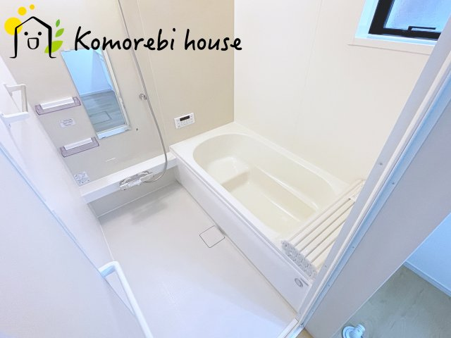 北足立郡伊奈町　20期　新築一戸建て　エルデ　01の浴室|暖房・乾燥・換気が一体になった多機能浴室で、一年を通して快適に使えるのが魅力。冬は暖房であたたかく、雨の日は乾燥が洗濯物をしっかり乾かしてくれます。