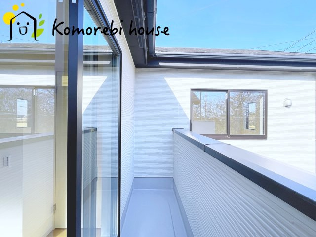 北足立郡伊奈町　20期　新築一戸建て　エルデ　01のバルコニー|防水施工がしっかりと施されたバルコニーで、雨の日も安心。長く使える耐久性を備えたメンテナンスしやすい仕様です。