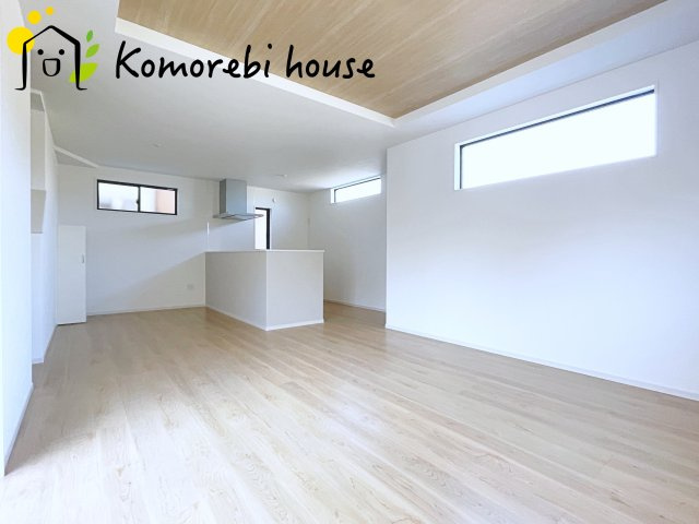 北足立郡伊奈町　20期　新築一戸建て　エルデ　01の居間・リビング|18帖以上の広々LDK。家族が集まり、食事や会話、くつろぎの時間が自然と重なる空間です。