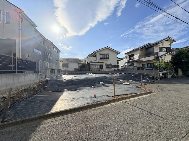 【外観】 | 東久留米市幸町5丁目　建築条件無売地　全1区画　（保谷店） | スーパーや衣料品店が入る「東久留米ショッピングセンタークルネ」まで徒歩11分。