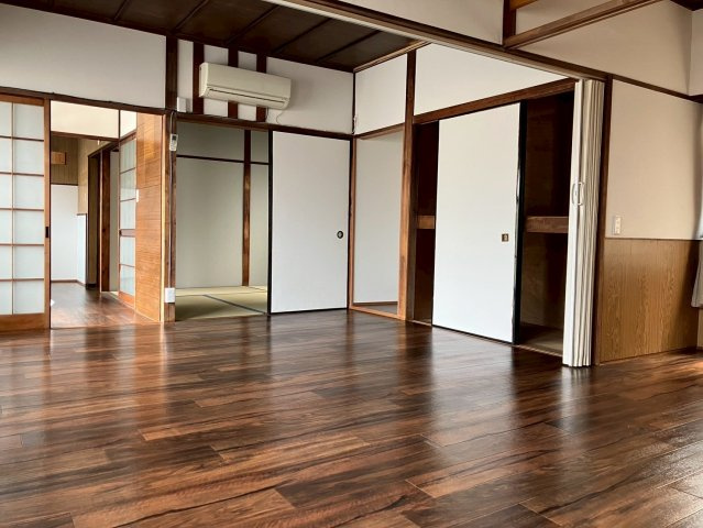 東5丁目戸建の居間・リビング|現況優先となります