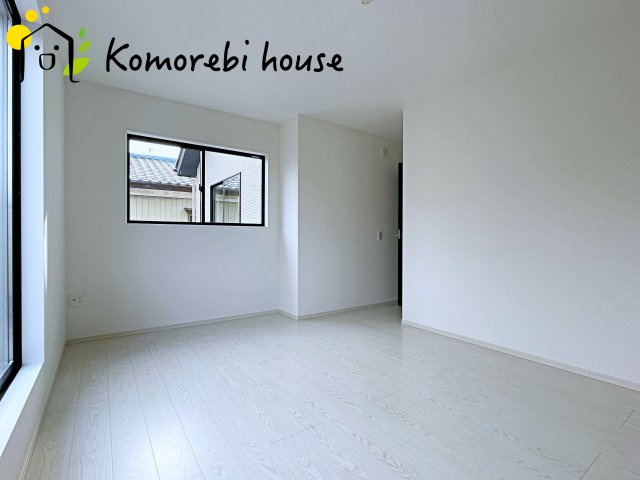 北足立郡伊奈町　20期　新築一戸建て　エルデ　02の洋室|広さにゆとりがあるので、衣装ラックや小さなドレッサーも置けるのが魅力。朝の身支度もスムーズになり、一日の始まりを快適に迎えられます。