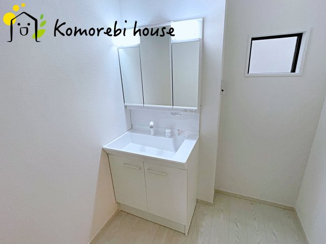 北足立郡伊奈町　20期　新築一戸建て　エルデ　02の独立洗面台|シンプルで洗練されたデザインの洗面台は、空間をすっきり見せる上質な存在。毎日のケア時間を心地よく過ごせる、上品な仕上がりです。