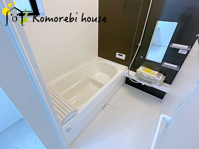 北足立郡伊奈町　20期　新築一戸建て　エルデ　02の浴室|毎日使う場所だからこそ、いつも清潔に。カビが発生しにくい壁材や水はけの良い床、浴室乾燥機など、新築ならではの“掃除のしやすさ”にこだわった設計。家事時間をぐっと減らし、快適さが長く続きます。