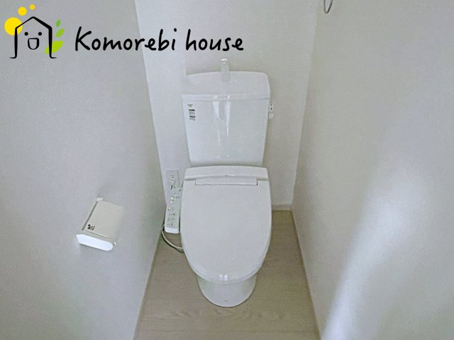 北足立郡伊奈町　20期　新築一戸建て　エルデ　02のトイレ|落ち着いたトイレです