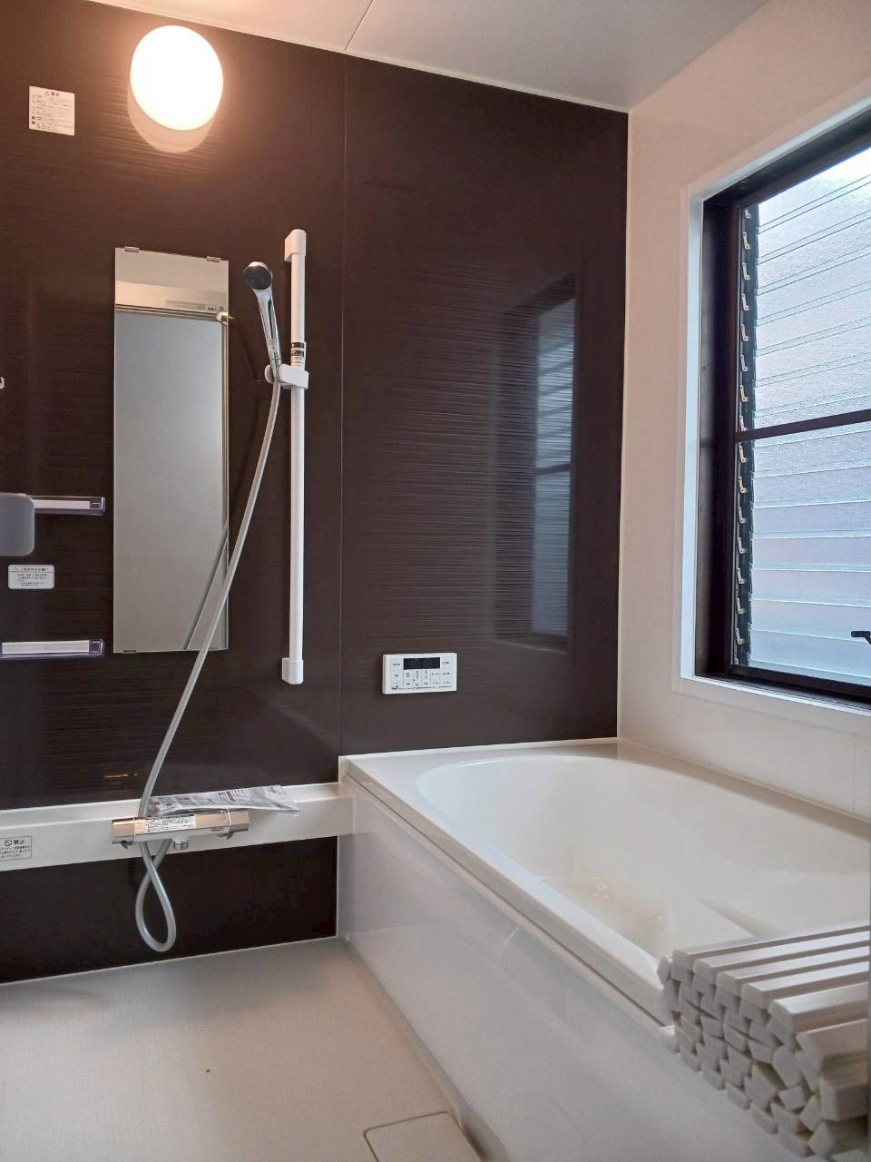 善通寺市原田町　リフォーム戸建の浴室|浴室は、ハウステック製の新品のユニットバスに交換しました。床は水に濡れてもすべりにくく、水切れがいいので二番風呂でも足元サラサラです。