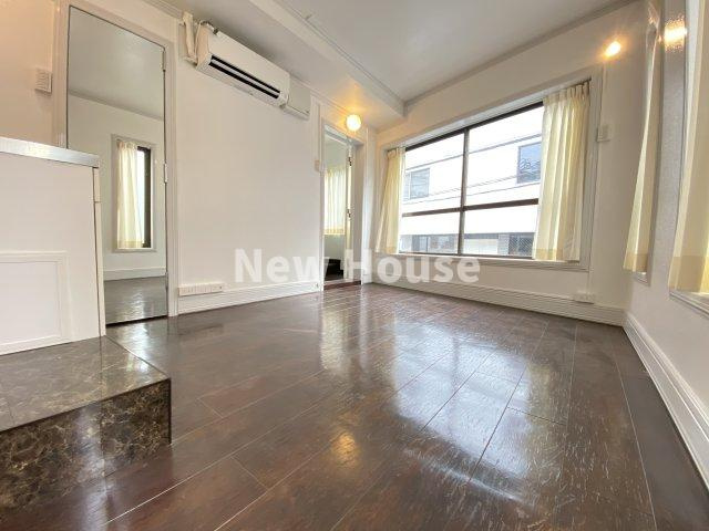 菊ビルの洋室