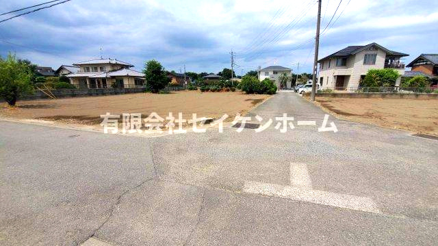 熊谷市西別府　売地の前面道路含む現地写真